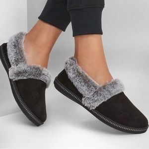 Skechers Cozy Cabin Slippers NIB never worn size 9